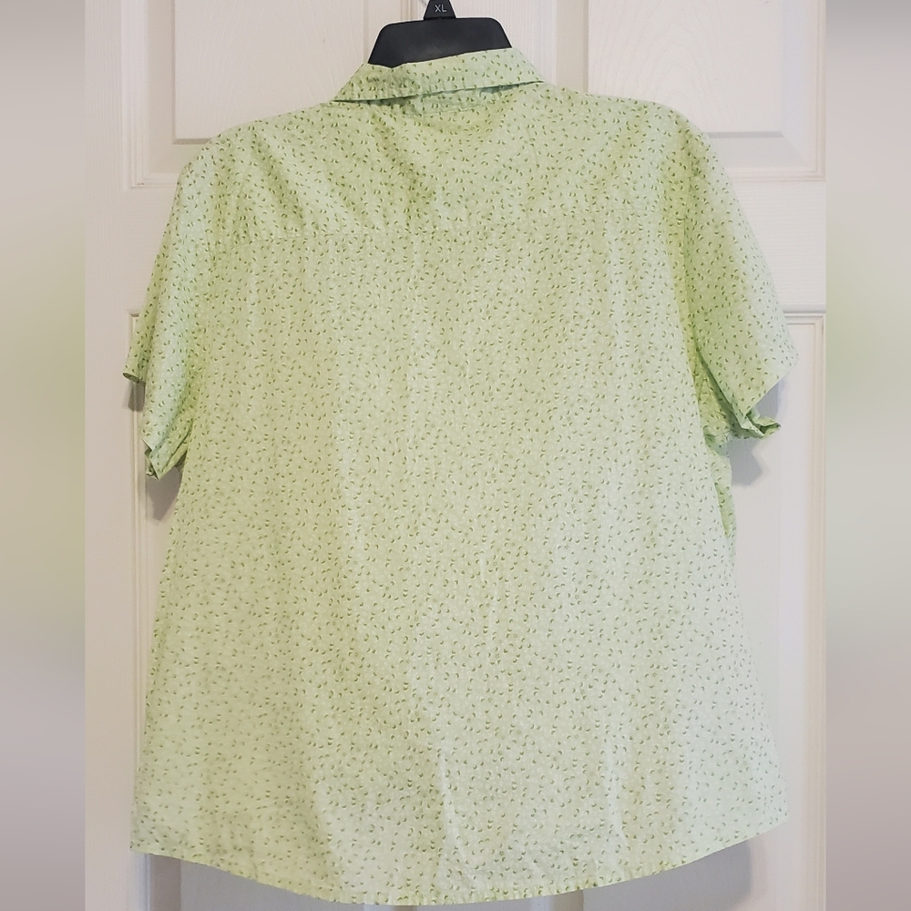 High Sierra Women's Light Green Short Sleeve Button-Up Shirt. Size XL - Picture 3 of 8